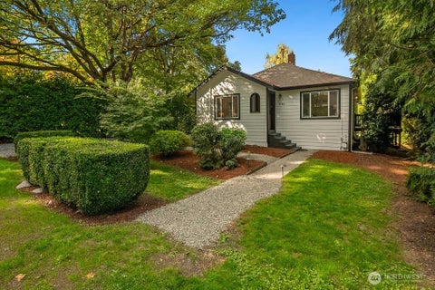 Photo of 3042 NE 94th Street, Seattle, WA 98115 (MLS # 2582960)