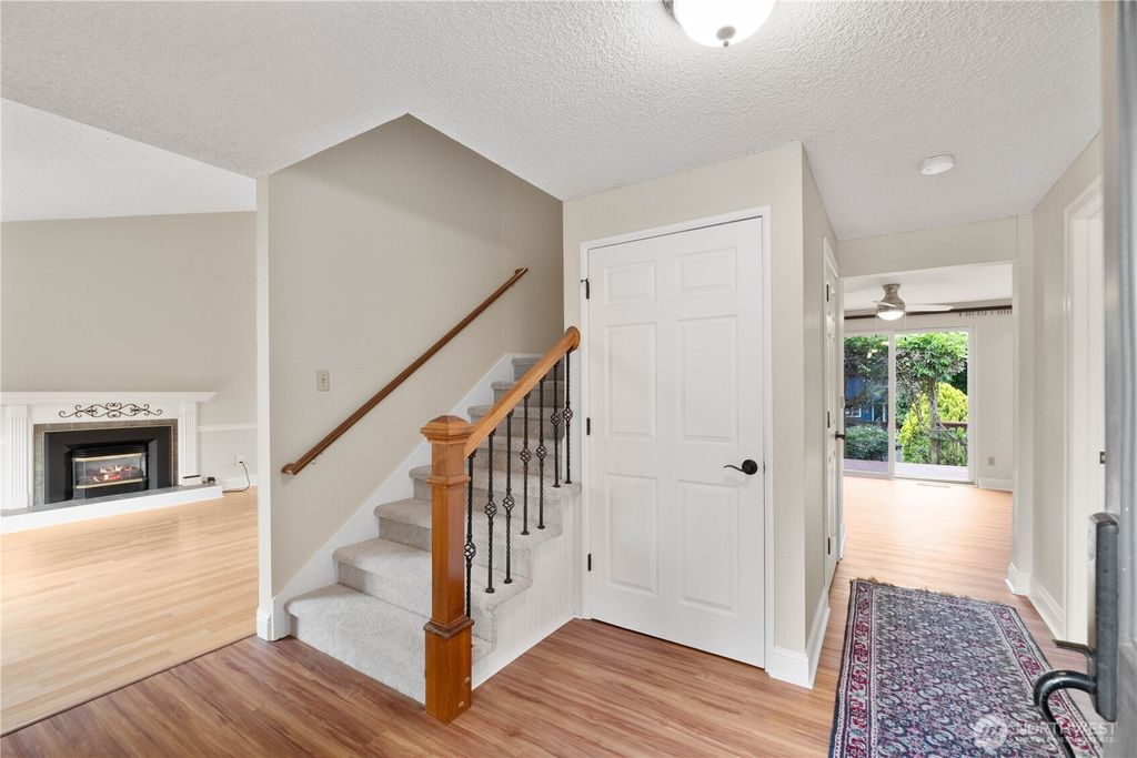 Photo of 33205 32nd Place SW, Federal Way, WA 98023 (MLS # 2388341)