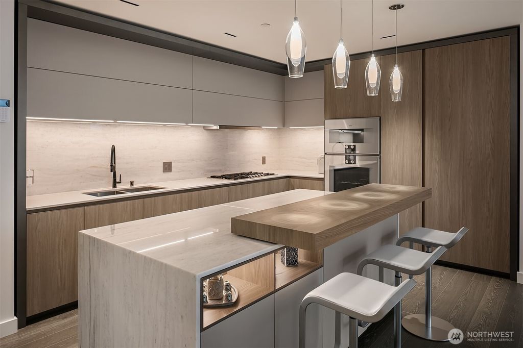 Photo of 838 Avenue Square NE #1207, Bellevue, WA 98004 (MLS # 2482206)