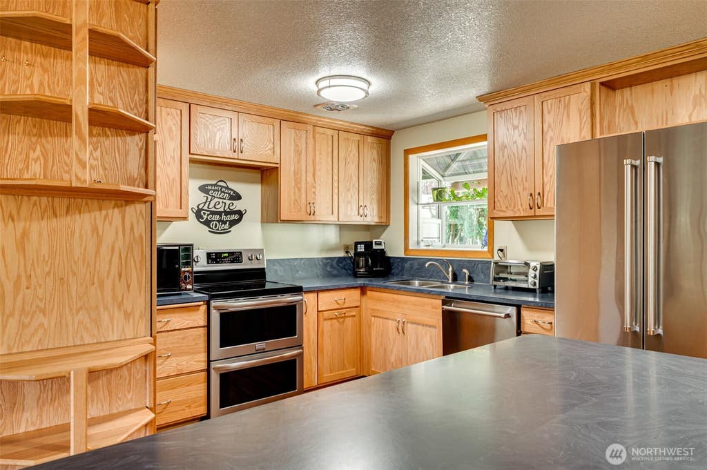 Photo of 1004 NE 84th Avenue, Vancouver, WA 98664 (MLS # 2568286)