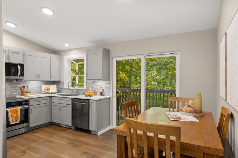 1522 49th Place SW