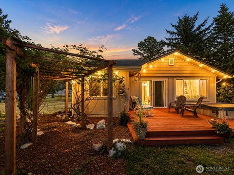 Photo of 103 24th ST, Long Beach, WA 98631 (MLS # 2519431)