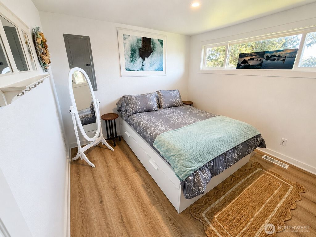 Photo of 103 24th ST, Long Beach, WA 98631 (MLS # 2519431)