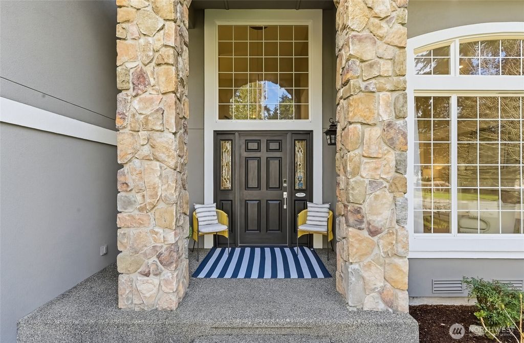 Photo of 20573 NE 33rd Ct Ct, Sammamish, WA 98074 (MLS # 2495895)