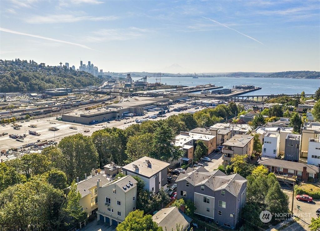 Photo of 2304 W Lynn St, Seattle, WA 98199 (MLS # 2019432)