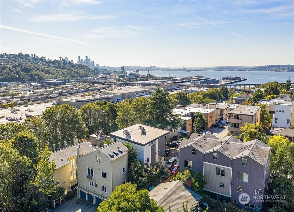Photo of 2304 W Lynn St, Seattle, WA 98199 (MLS # 2019432)