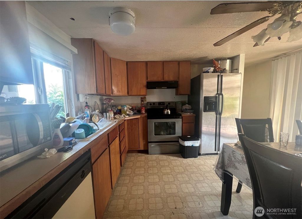 Photo of 418 37th Street SE, Auburn, WA 98002 (MLS # 2443073)
