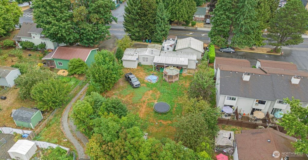 Photo of 418 37th Street SE, Auburn, WA 98002 (MLS # 2443073)