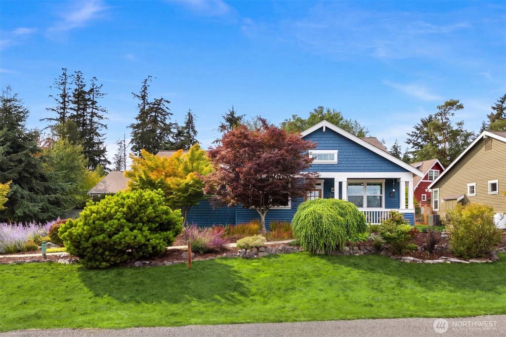 Photo of 211 N Stromberg Avenue, Port Townsend, WA 98368 (MLS # 2568190)
