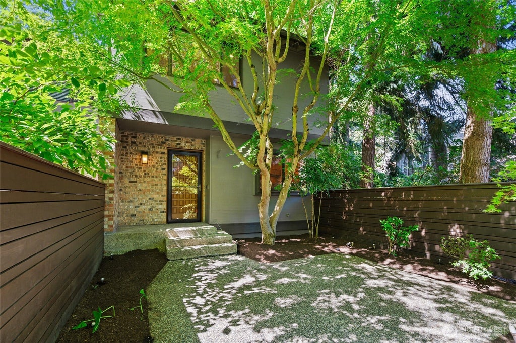 Photo of 6522 108th Avenue NE, Kirkland, WA 98033 (MLS # 2565077)