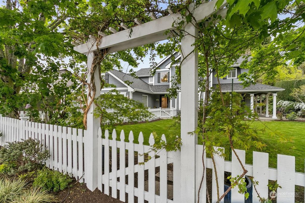 Photo of 222 15th Avenue, Kirkland, WA 98033 (MLS # 2225510)