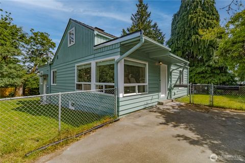 Photo of 15212 37th Place S, Tukwila, WA 98188 (MLS # 2535337)