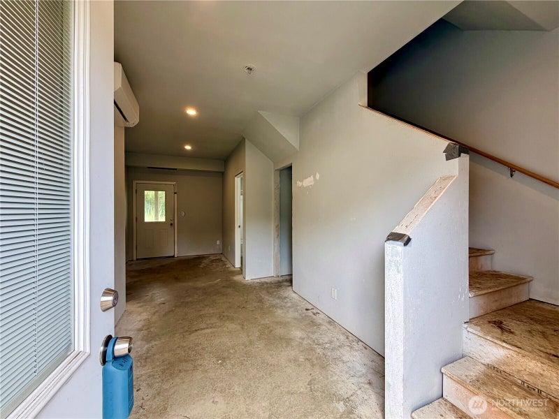 33 4th Avenue