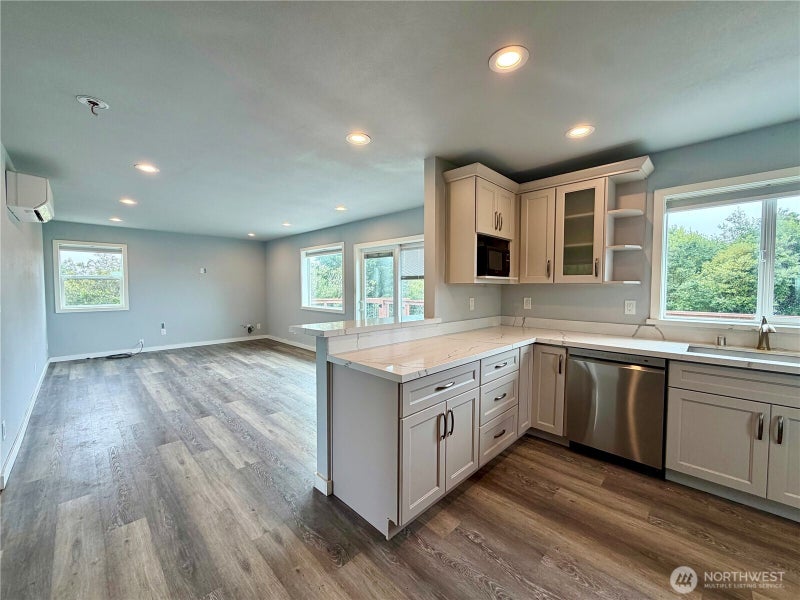 33 4th Avenue
