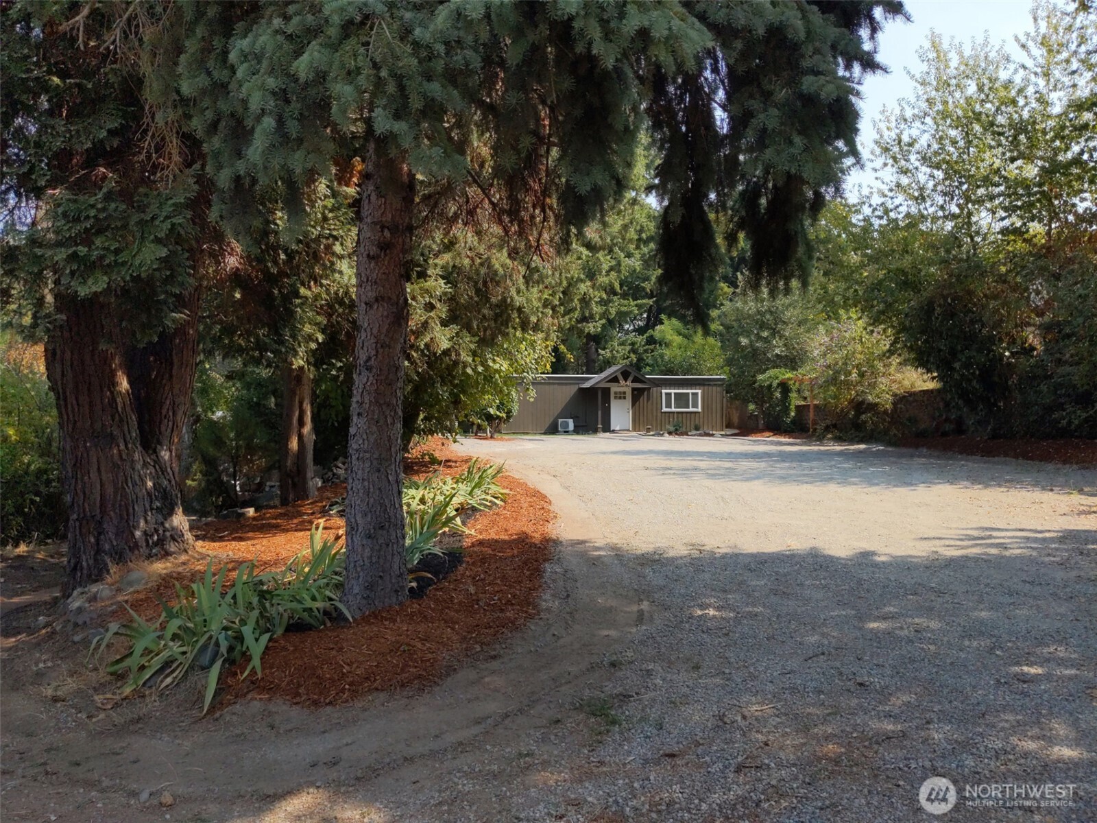 3641 E Portland Avenue