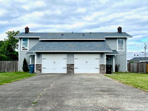 Photo of 921 11th Avenue NW, Puyallup, WA 98371 (MLS # 2597195)