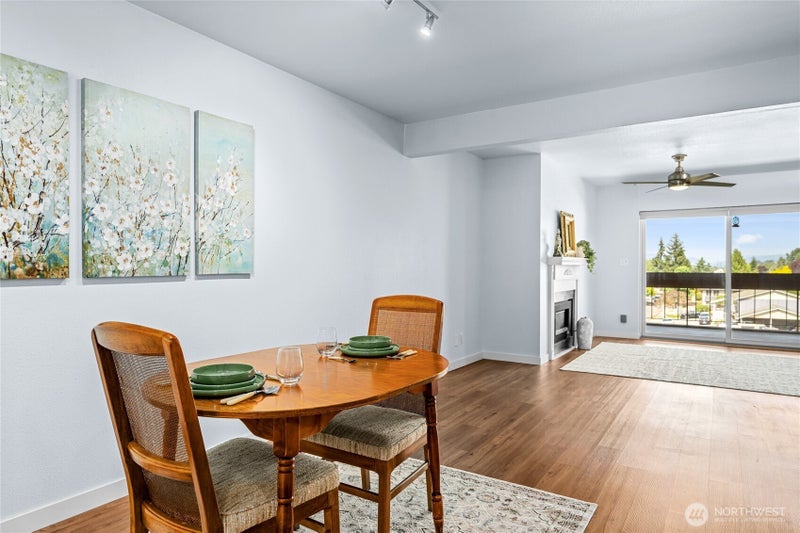 2021 N LaVenture Road 404