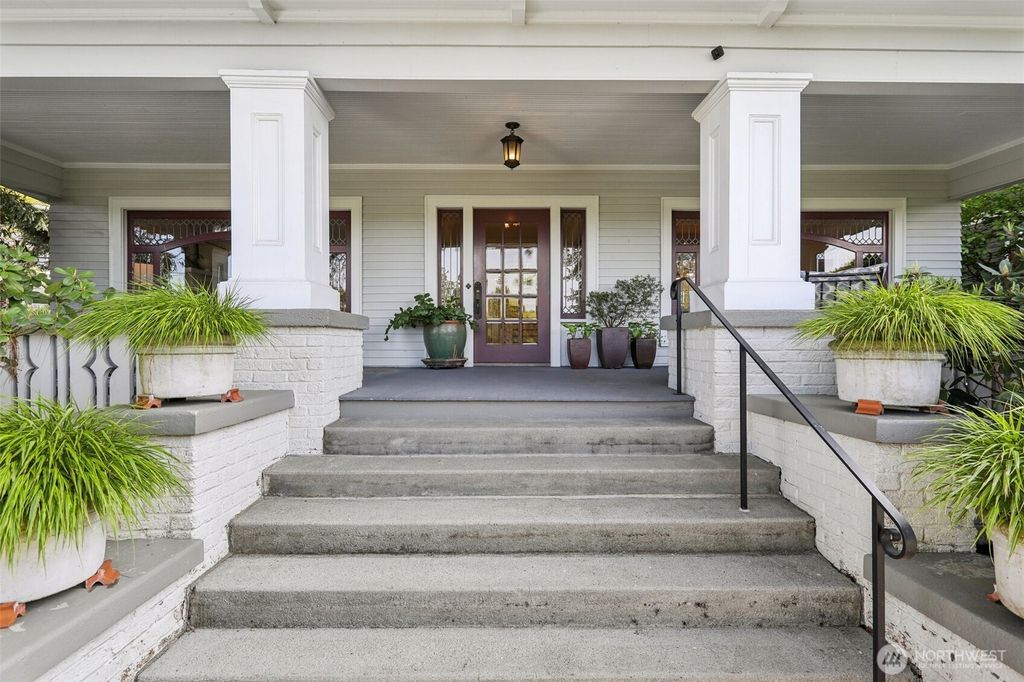 Photo of 6670 E Green Lake Way N, Seattle, WA 98103 (MLS # 2368468)