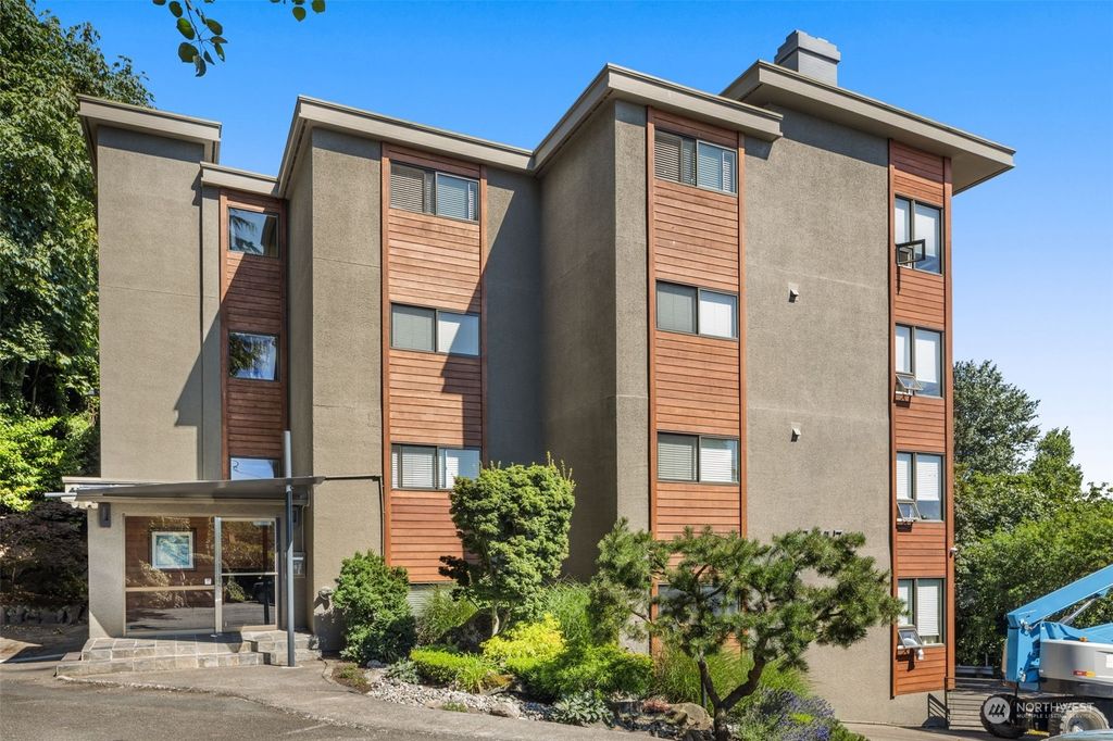 Photo of 1717 5th Avenue N #402, Seattle, WA 98109 (MLS # 2259263)
