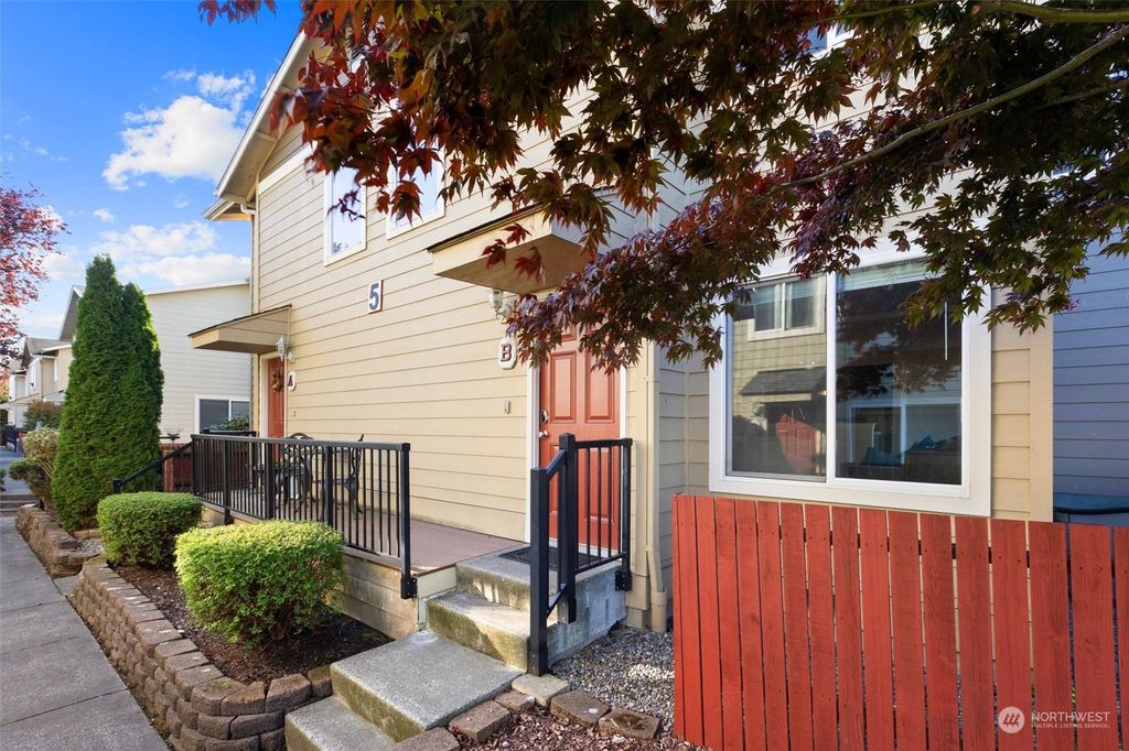 Photo of 2902 13th Street #5B, Everett, WA 98201 (MLS # 2306431)