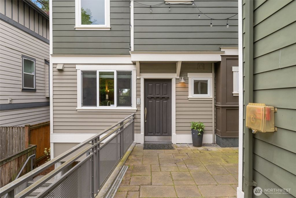 Photo of 1011 N 50th Street #D, Seattle, WA 98103 (MLS # 2373024)