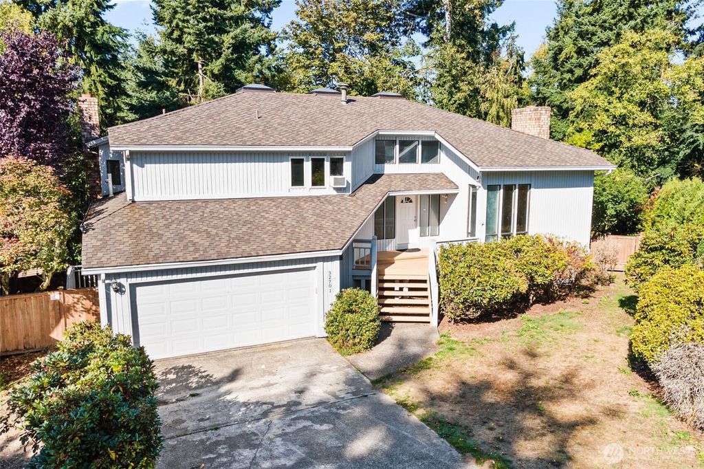 Photo of 32701 5th Avenue SW, Federal Way, WA 98023 (MLS # 2440105)
