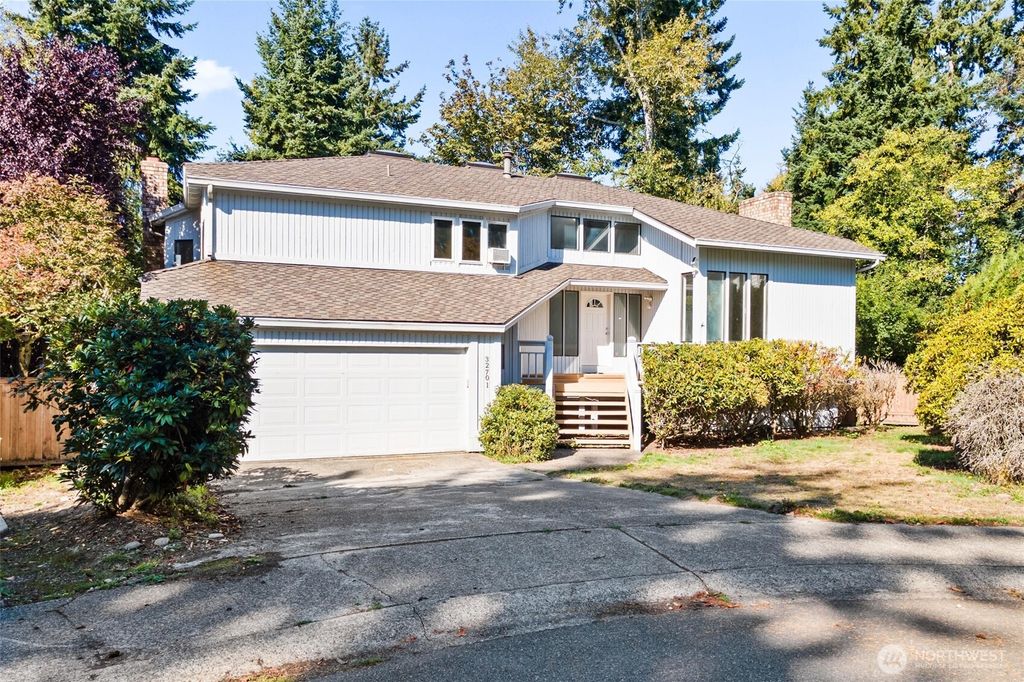 Photo of 32701 5th Avenue SW, Federal Way, WA 98023 (MLS # 2440105)