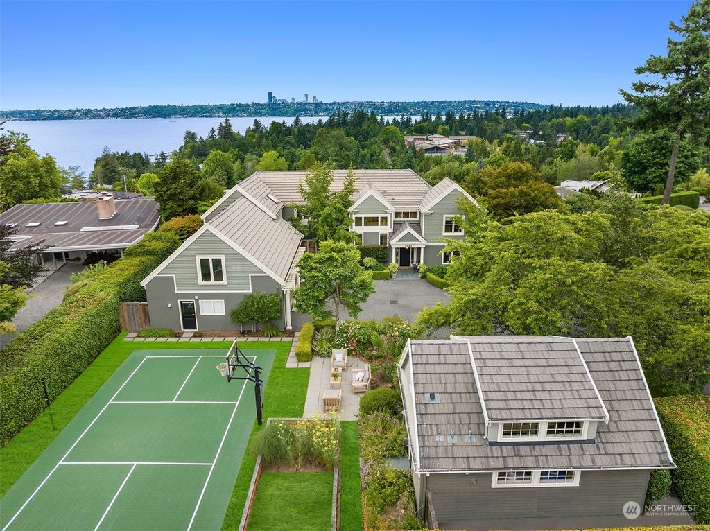 Photo of 8443 NE 6th Street, Medina, WA 98039 (MLS # 2136205)