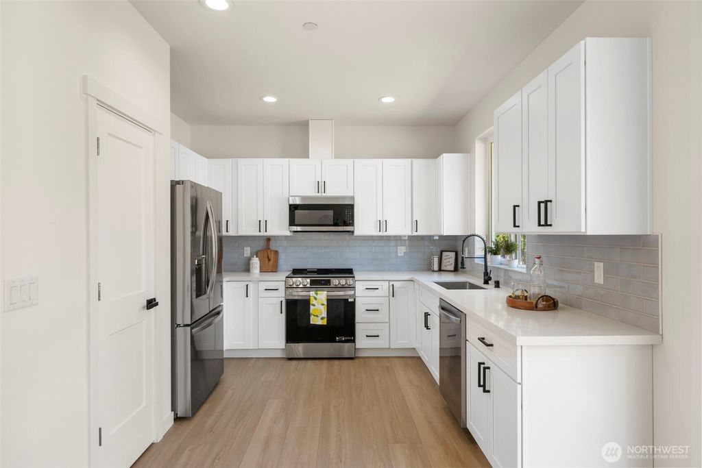 Photo of 11014 6th Avenue W #B, Everett, WA 98204 (MLS # 2512635)