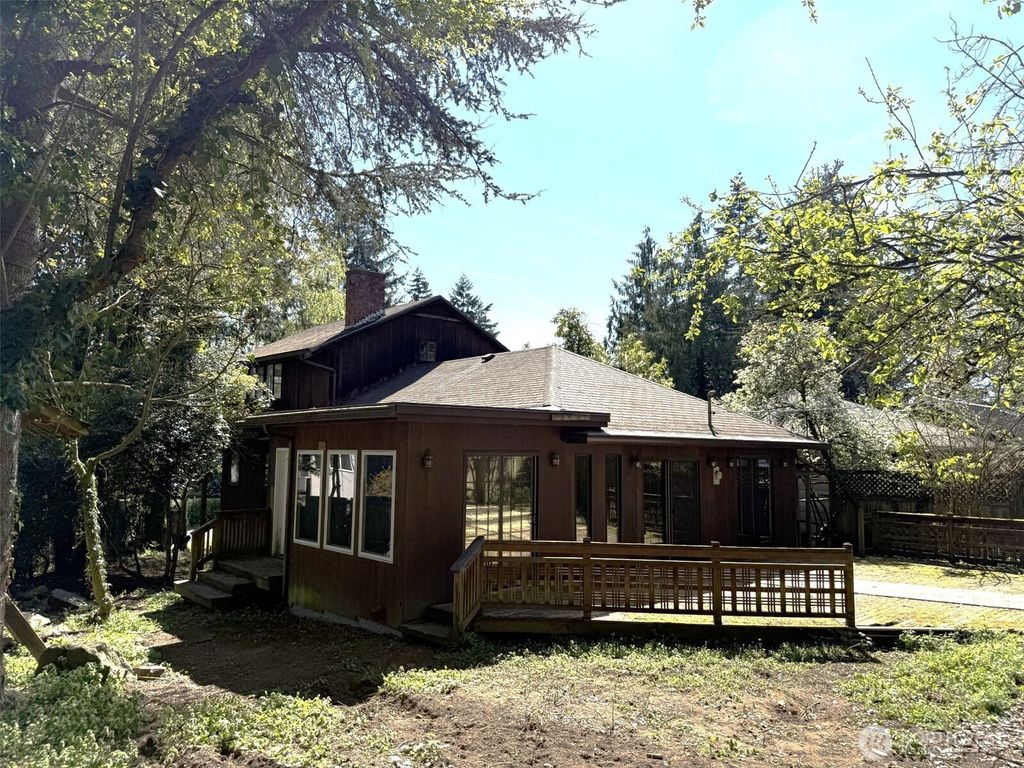 Photo of 3205 NE 117th Street, Seattle, WA 98125 (MLS # 2363375)