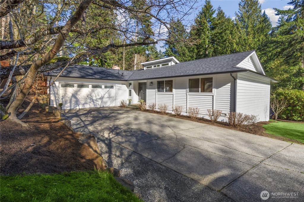Photo of 10536 NE 148th Ct Ct, Bothell, WA 98011 (MLS # 2341599)