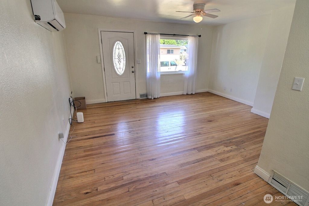 Photo of 2309 NE 9th Place, Renton, WA 98056 (MLS # 2390881)