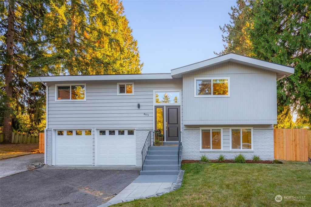 Photo of 8619 NE 132nd Place, Kirkland, WA 98034 (MLS # 2162094)