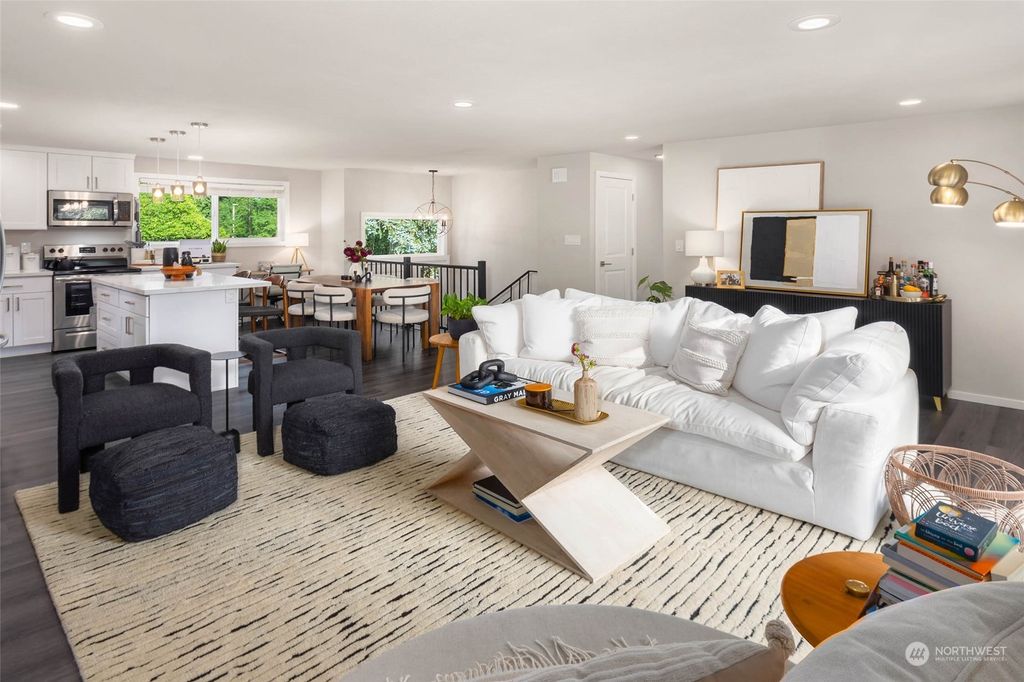 Photo of 8619 NE 132nd Place, Kirkland, WA 98034 (MLS # 2162094)