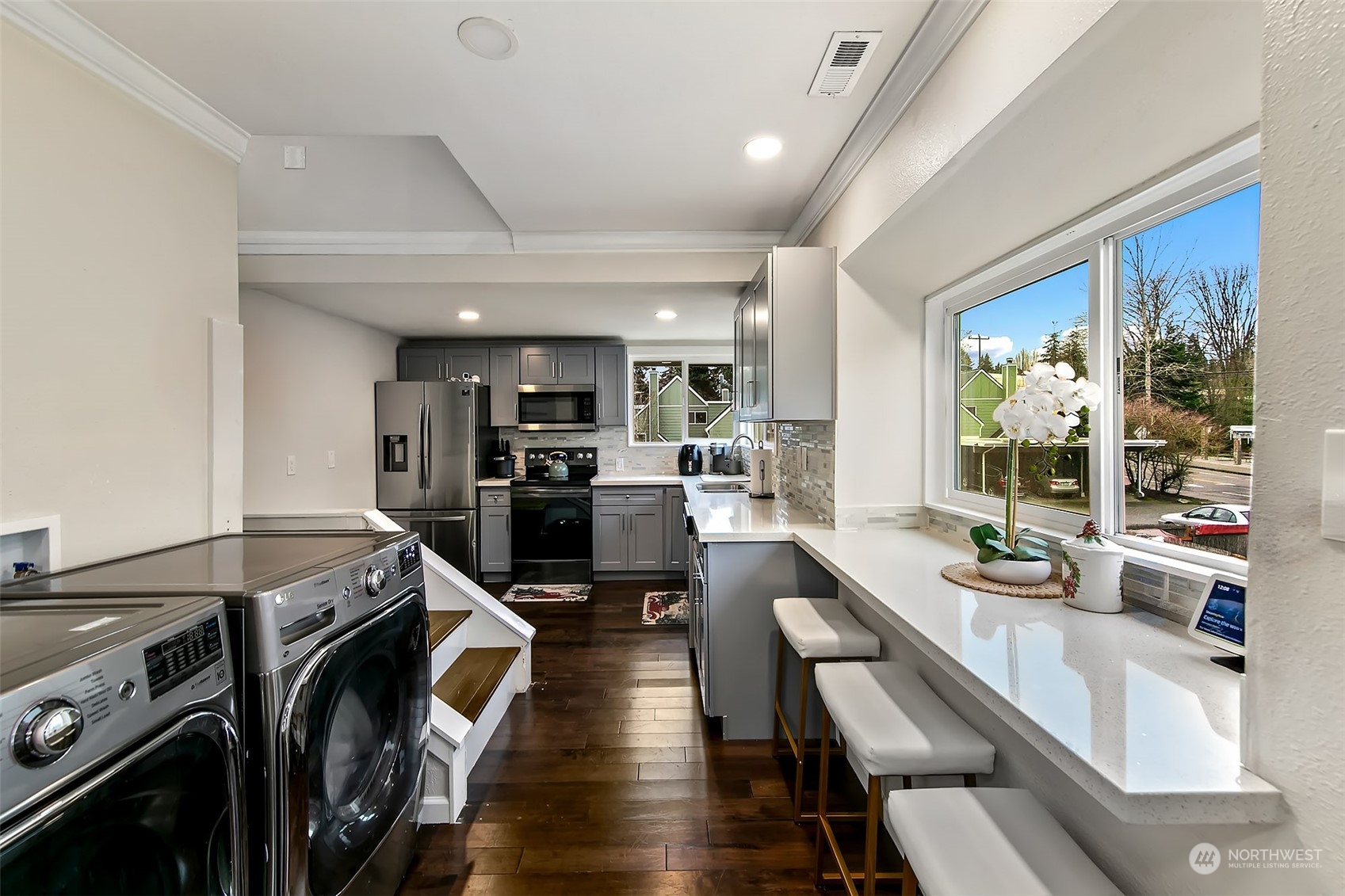 Seattle, Washington 98106, United States, 4 Bedrooms Bedrooms, ,3 BathroomsBathrooms,Residential,Pending,21779