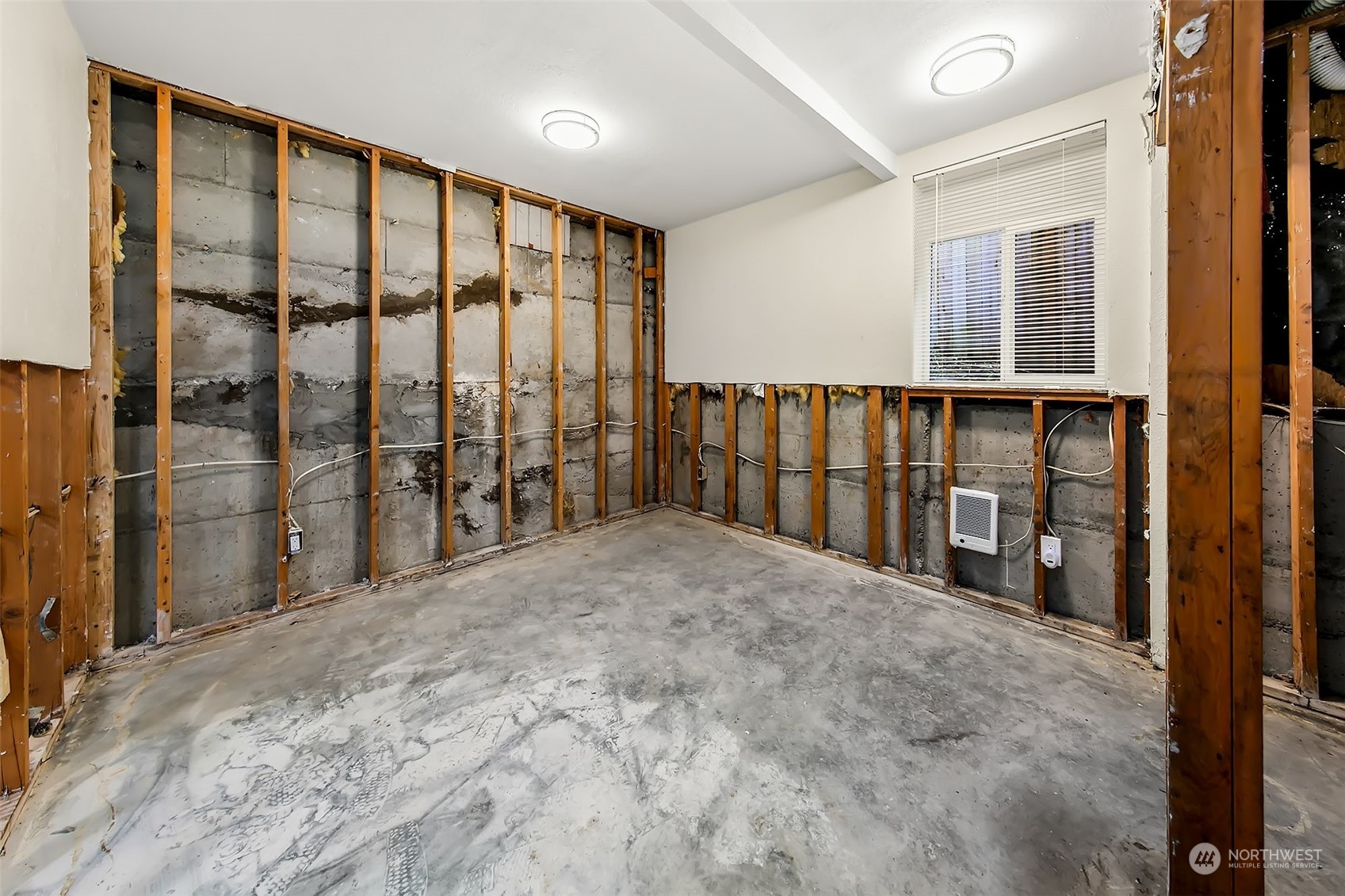 Seattle, Washington 98106, United States, 4 Bedrooms Bedrooms, ,3 BathroomsBathrooms,Residential,Pending,21779