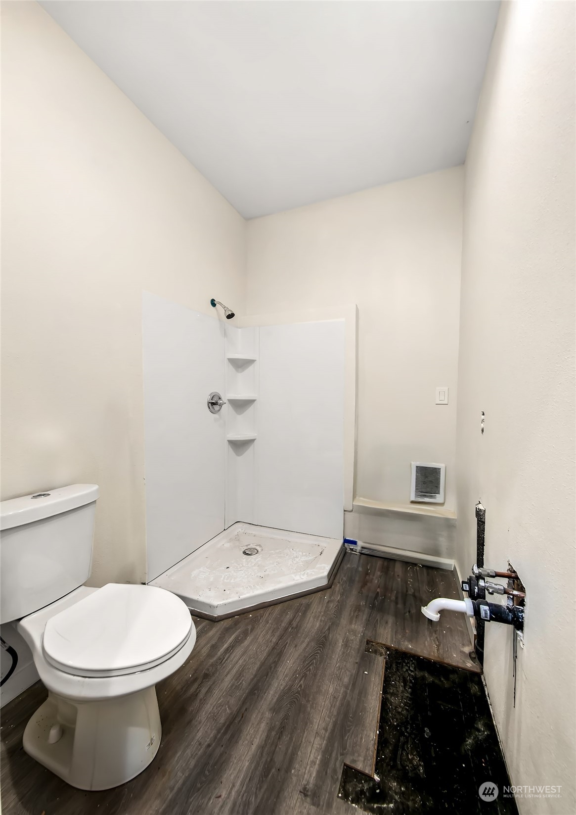 Seattle, Washington 98106, United States, 4 Bedrooms Bedrooms, ,3 BathroomsBathrooms,Residential,Pending,21779