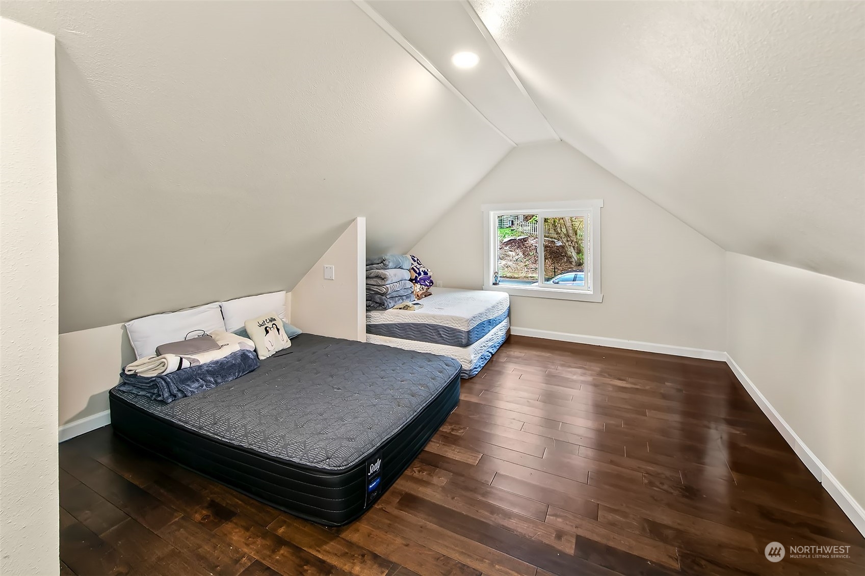 Seattle, Washington 98106, United States, 4 Bedrooms Bedrooms, ,3 BathroomsBathrooms,Residential,Pending,21779