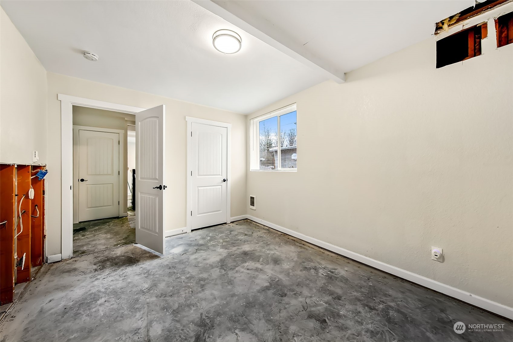 Seattle, Washington 98106, United States, 4 Bedrooms Bedrooms, ,3 BathroomsBathrooms,Residential,Pending,21779