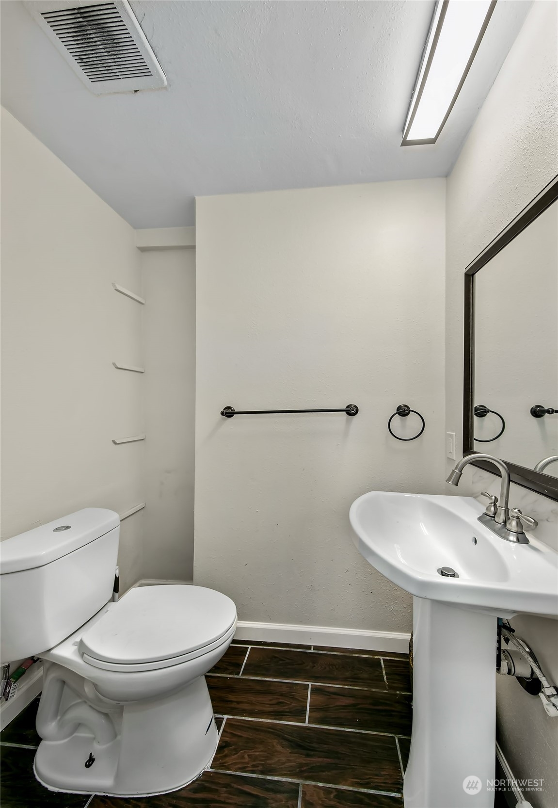 Seattle, Washington 98106, United States, 4 Bedrooms Bedrooms, ,3 BathroomsBathrooms,Residential,Pending,21779