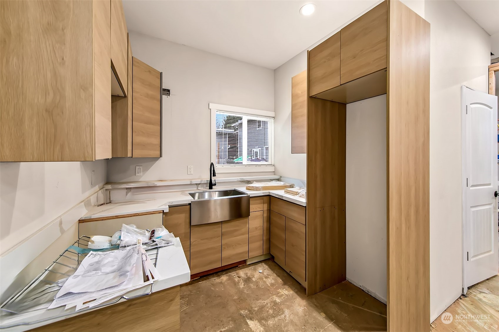 Seattle, Washington 98106, United States, 4 Bedrooms Bedrooms, ,3 BathroomsBathrooms,Residential,Pending,21779