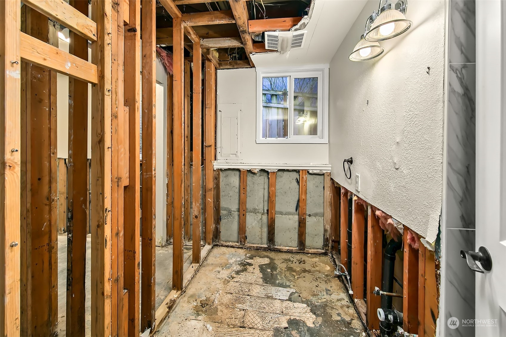 Seattle, Washington 98106, United States, 4 Bedrooms Bedrooms, ,3 BathroomsBathrooms,Residential,Pending,21779