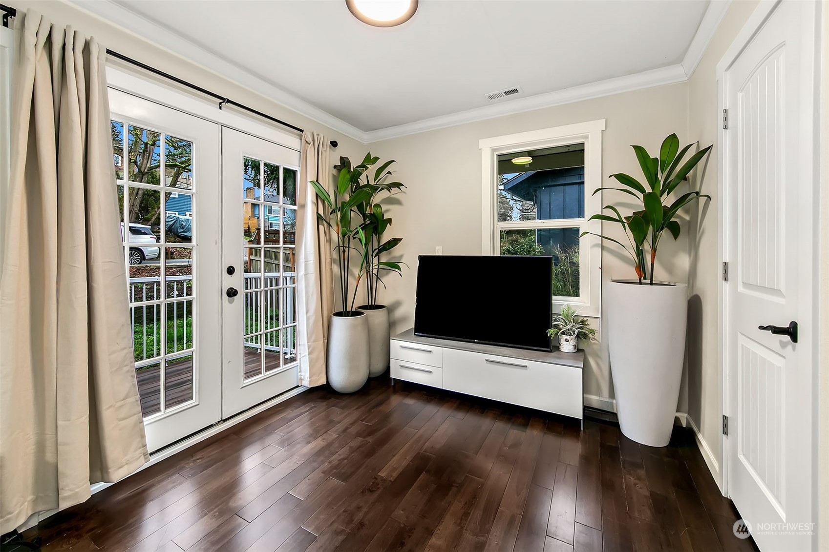 Seattle, Washington 98106, United States, 4 Bedrooms Bedrooms, ,3 BathroomsBathrooms,Residential,Pending,21779