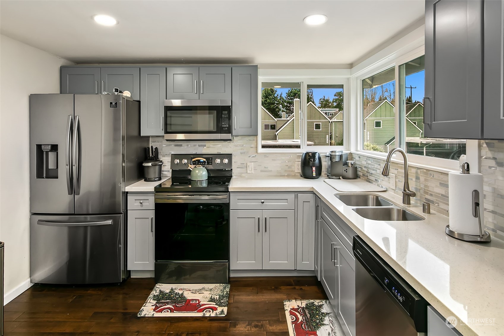 Seattle, Washington 98106, United States, 4 Bedrooms Bedrooms, ,3 BathroomsBathrooms,Residential,Pending,21779