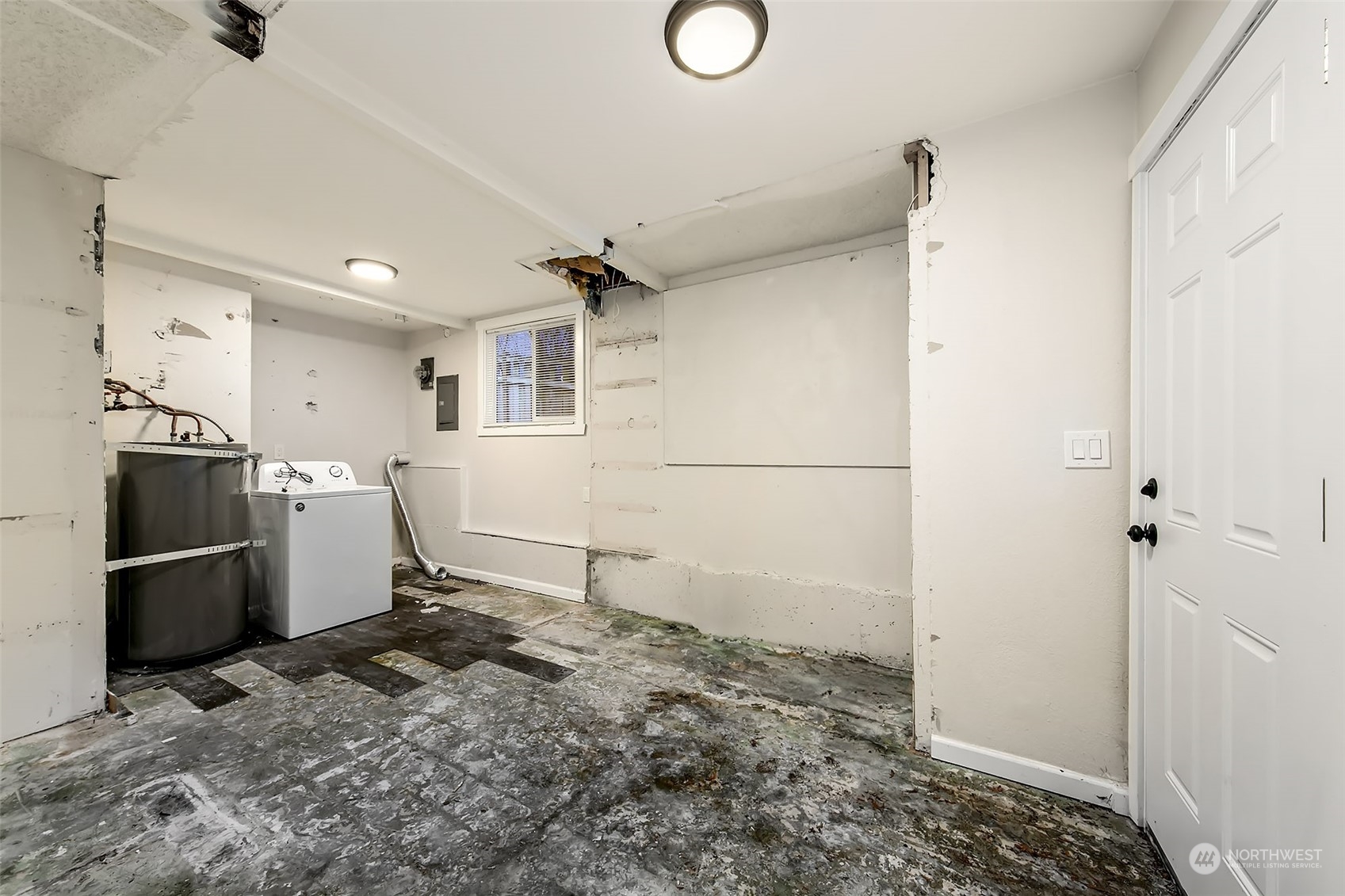 Seattle, Washington 98106, United States, 4 Bedrooms Bedrooms, ,3 BathroomsBathrooms,Residential,Pending,21779