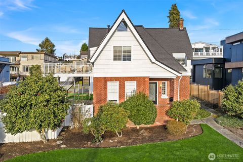 Photo of 424 8th Avenue W, Kirkland, WA 98033 (MLS # 2479140)