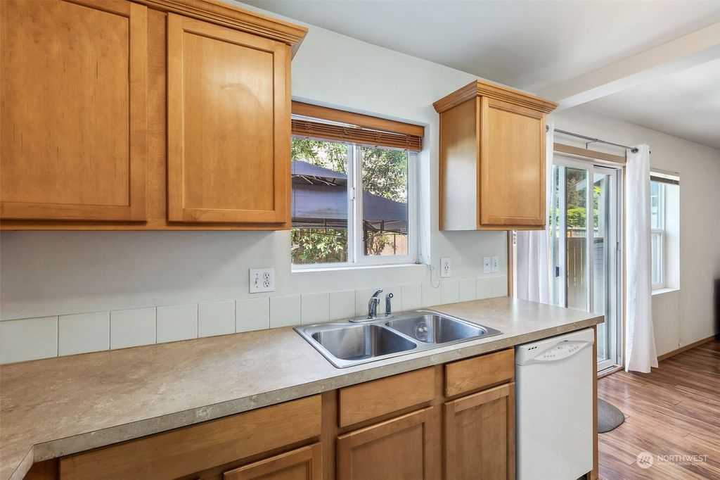 listing image 9366942089067406286