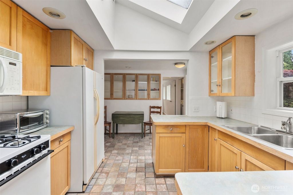 Photo of 14023 Meridian Avenue N, Seattle, WA 98133 (MLS # 2449131)