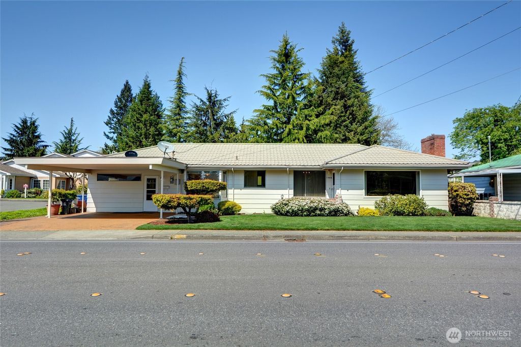 Photo of 1905 Grove Street, Marysville, WA 98270 (MLS # 2361042)