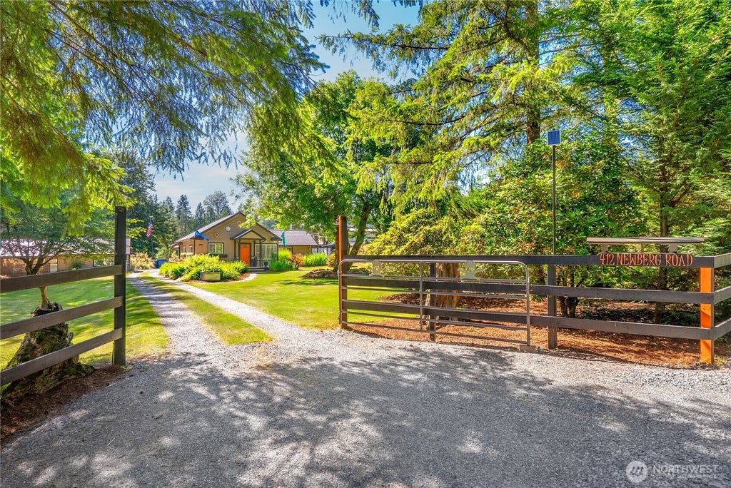 Photo of 412 NEWBERG ROAD RD, Snohomish, WA 98290 (MLS # 2552729)